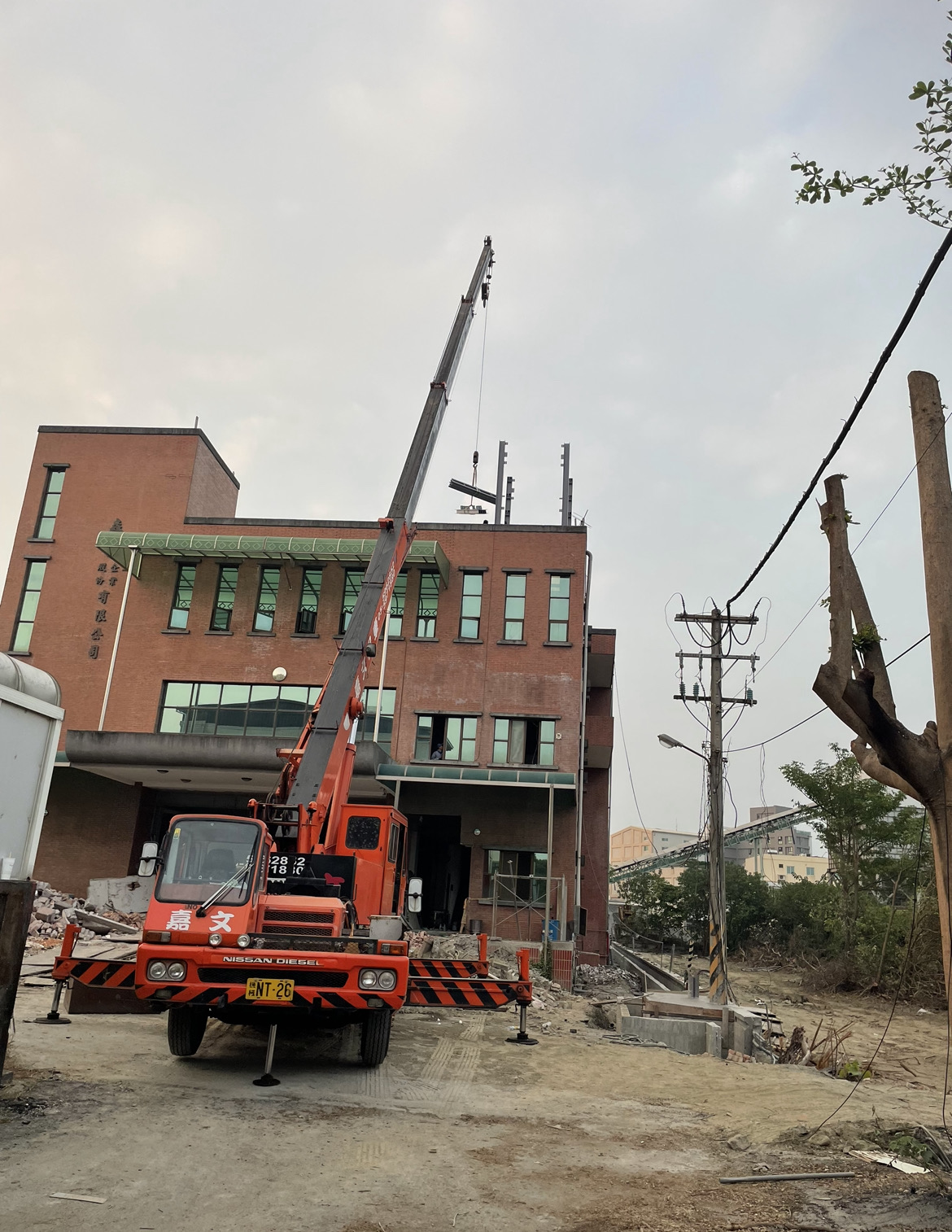 虎尾 工廠增建 拉皮 電梯